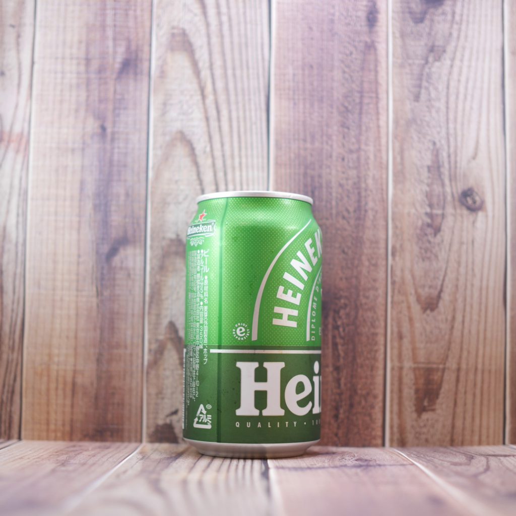 Heinekenの缶側面1
